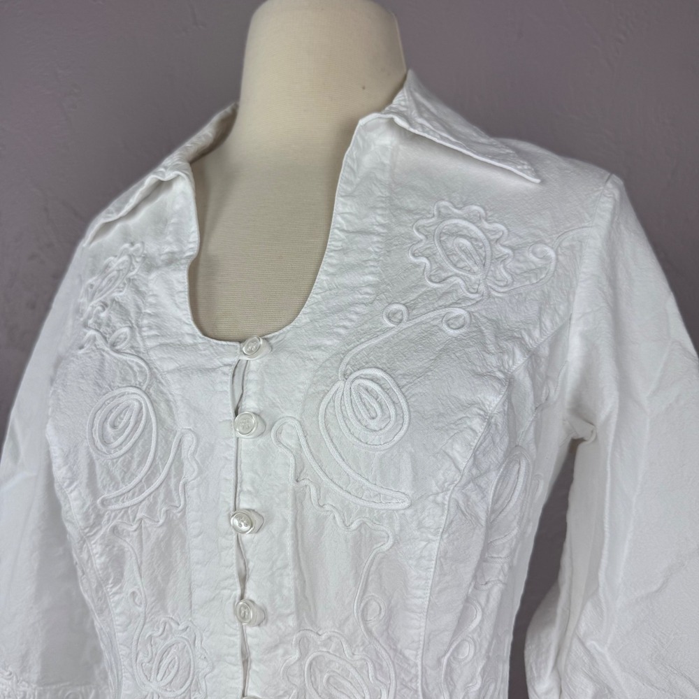 G Designs Natural Fashions white button down blouse in a women's size medium - Picture 2 of 7